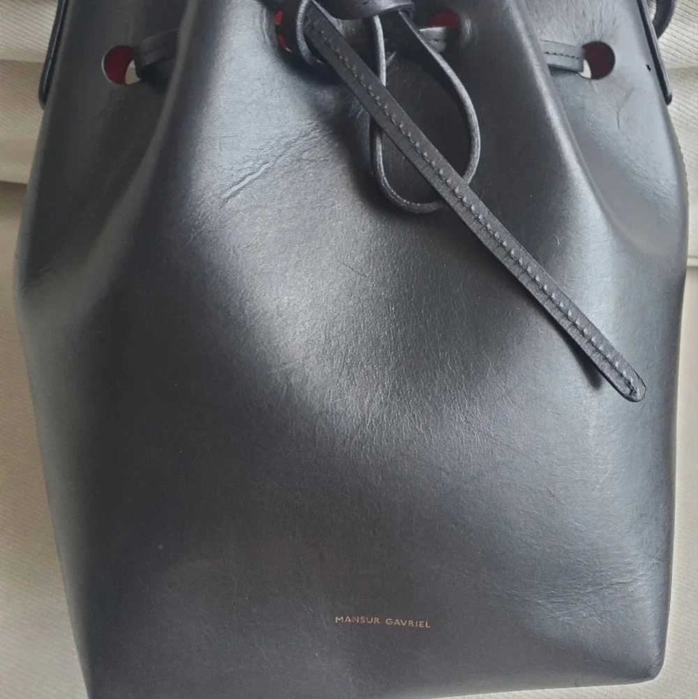 Authentic black leather Mansur Gavriel Bucket Bag in Excellent Condition
